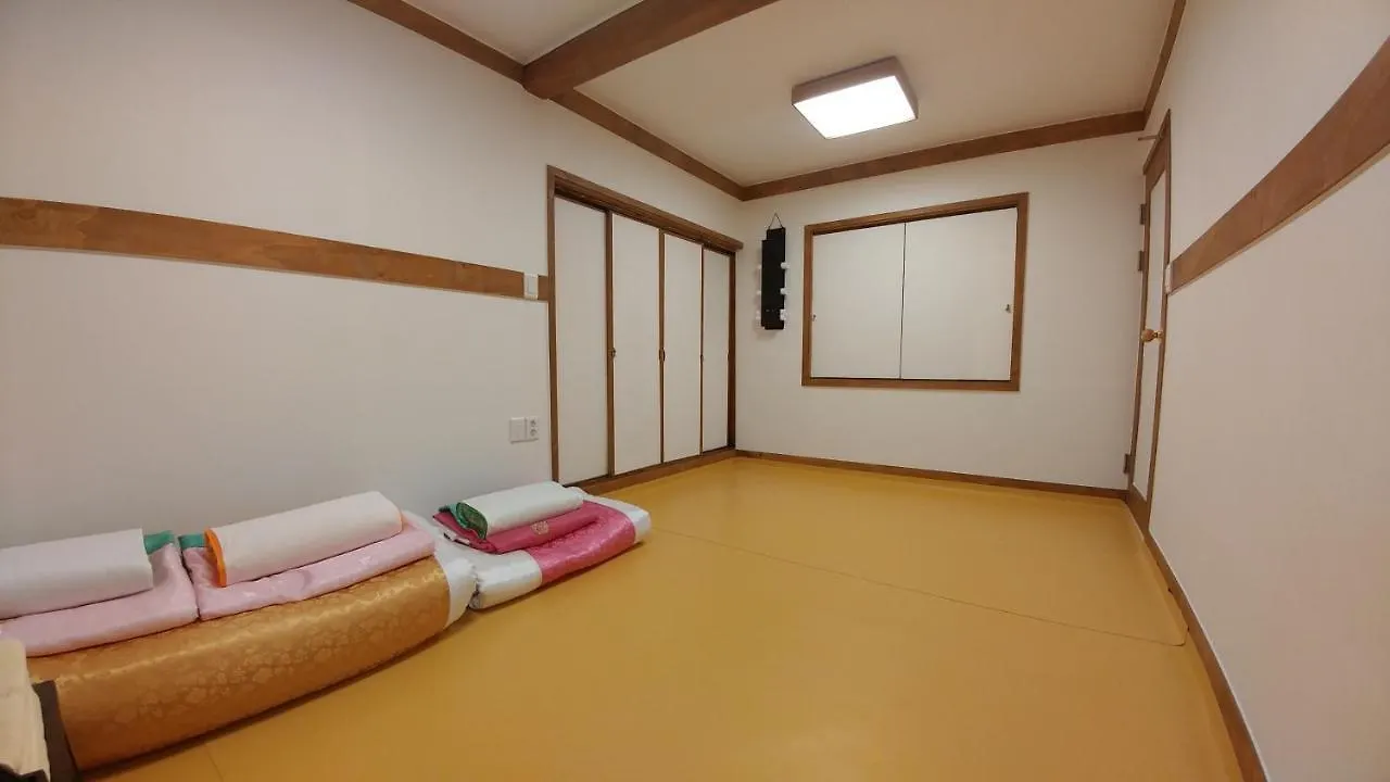 Hyosunjae Hanok Guesthouse سيول 2*,  كوريا الجنوبية